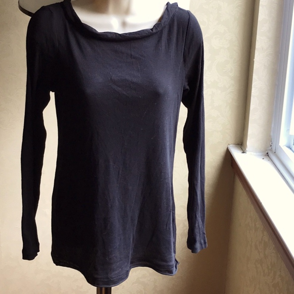 Black Light Weight Saks Top